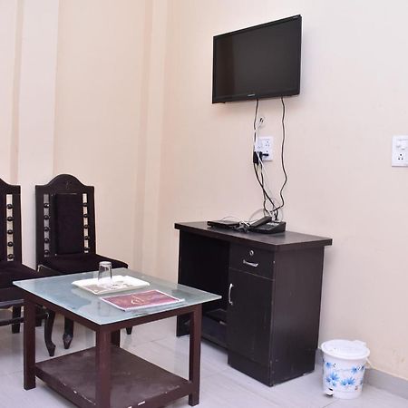 Hotel International & Restaurant Amethi Екстер'єр фото