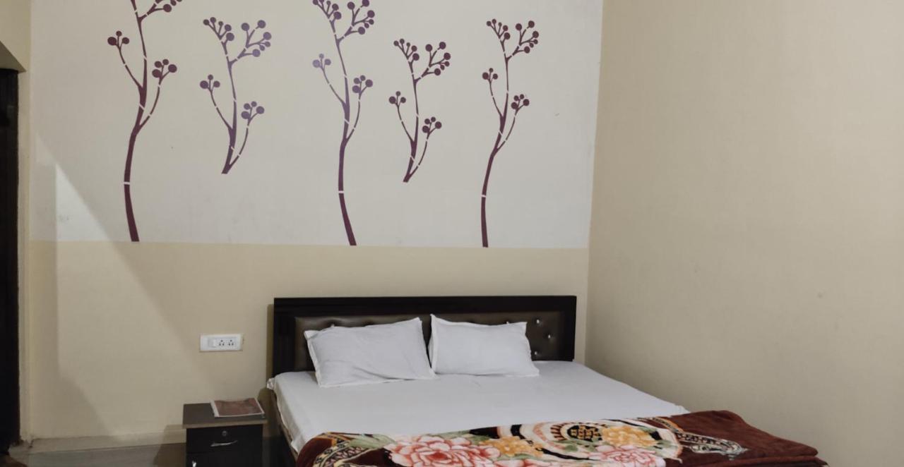 Hotel International & Restaurant Amethi Екстер'єр фото