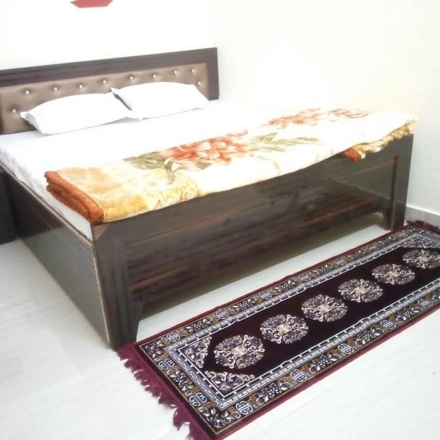 Hotel International & Restaurant Amethi Екстер'єр фото