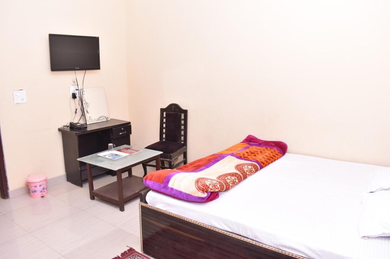 Hotel International & Restaurant Amethi Екстер'єр фото