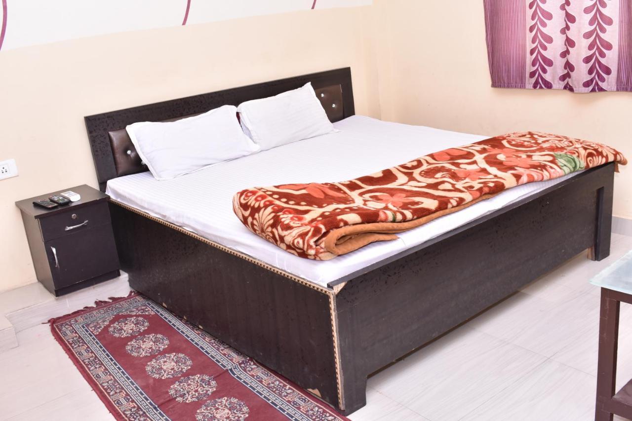 Hotel International & Restaurant Amethi Екстер'єр фото